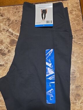 Danskin Black Streamline Pocket Leggings For Women.